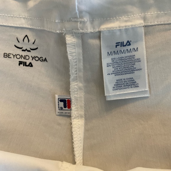 Fila Beyond Yoga Lightweight White Adjustable Leg Drawstring Pants Size Medium - Picture 4 of 13